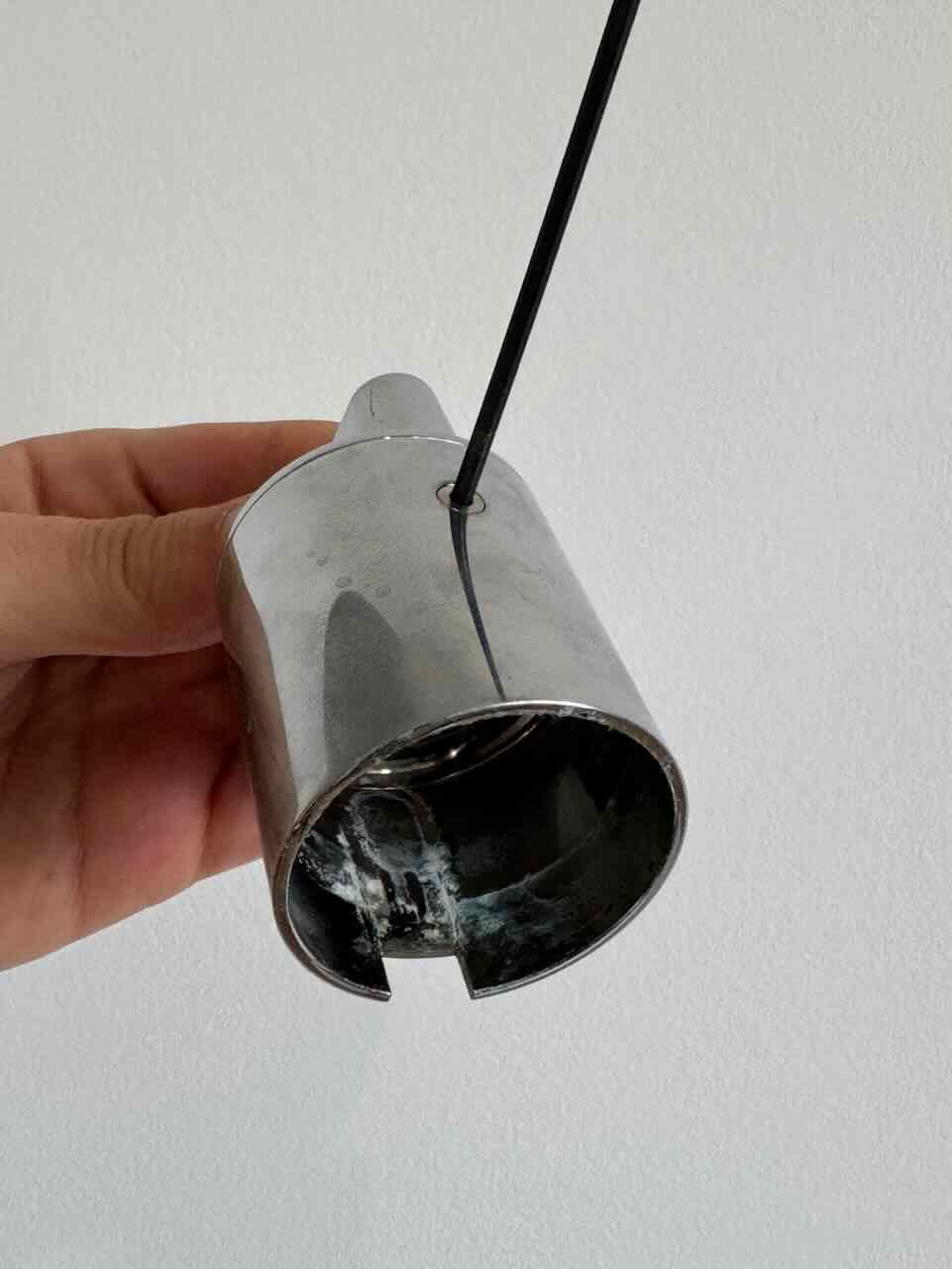 Temperature control knob screw location
